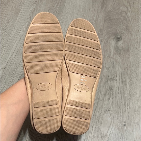 Coach Women's Tan Leather Loafers with Gold Hardware - Picture 3 of 6